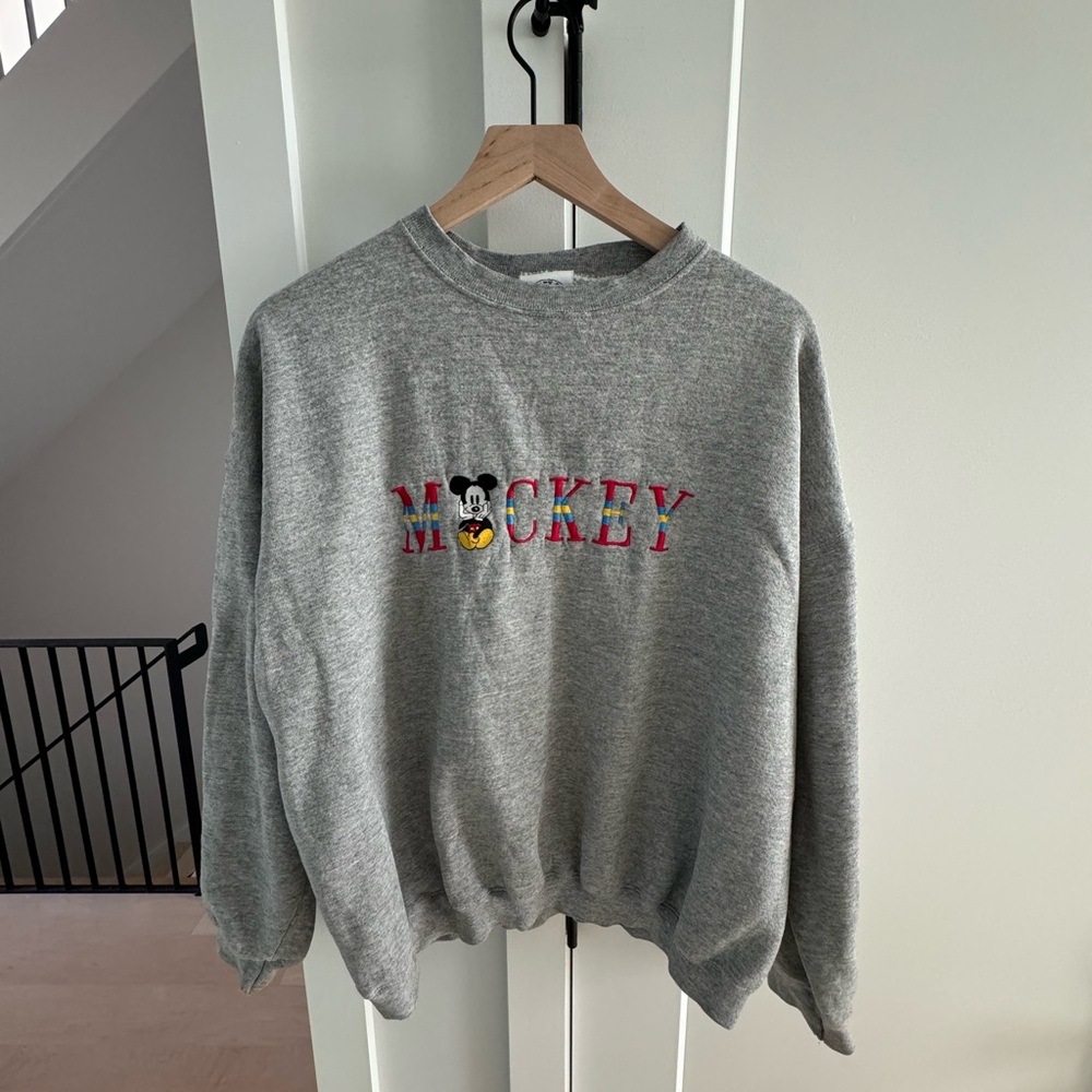 Vintage Mickey Mouse Sweatshirt.